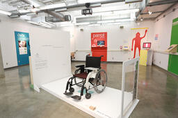 Podium : wheelchair table