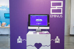 Eminus : connecting long-distance relationship couples